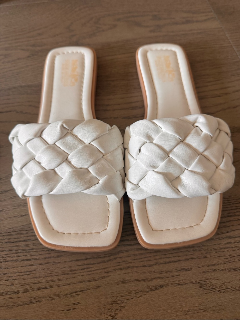 Coach and Four woven slide sandal size 8 white